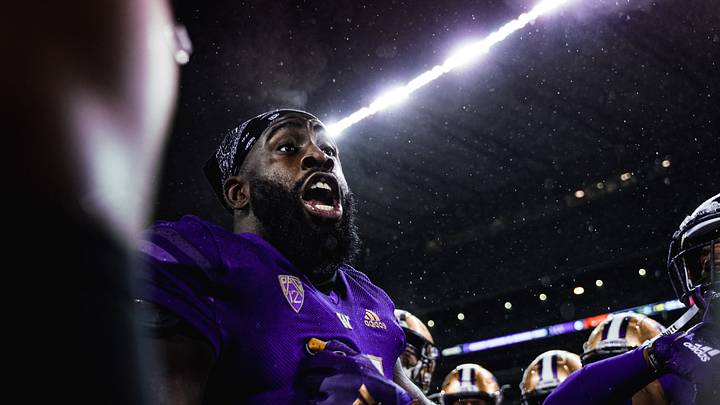 Bronson Receives Free-Agent Deal from New Orleans; Thomson Goes Unsigned