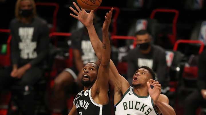 Bucks' Giannis Antetokounmpo Dunks on Nets' Kevin Durant