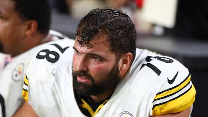 Alejandro Villanueva Takes Shot at JuJu Smith-Schuster, Says He's Motivated to Play Steelers