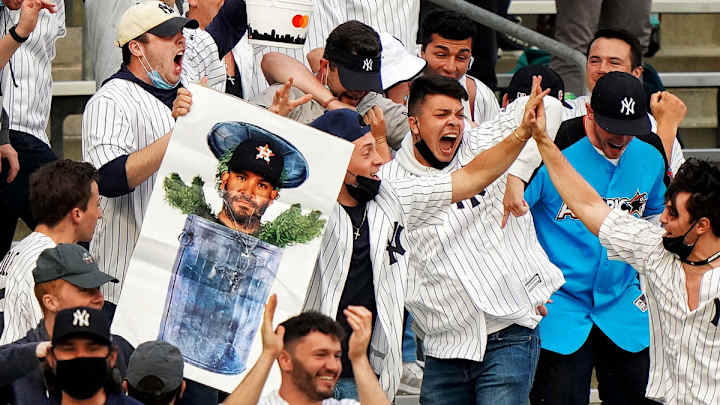 Aaron Boone: Fans Brought ‘Playoff Atmosphere’ to Yankees-Astros Game