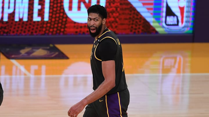 Anthony Davis’ back spasms latest injury for struggling Lakers
