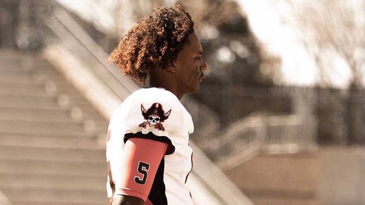 Huskies Offer Bay Area Dual-Threat QB, Similar to Miles