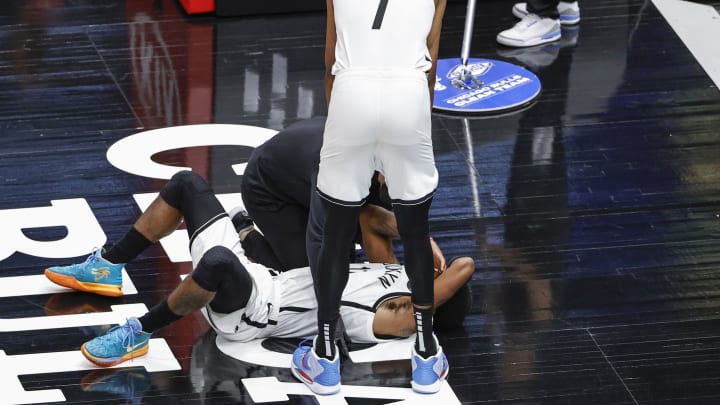 Nets' Kyrie Irving Leaves Game With Facial Injury Against Bulls Nets' Kyrie Irving Leaves Game With Facial Injury Against Bulls