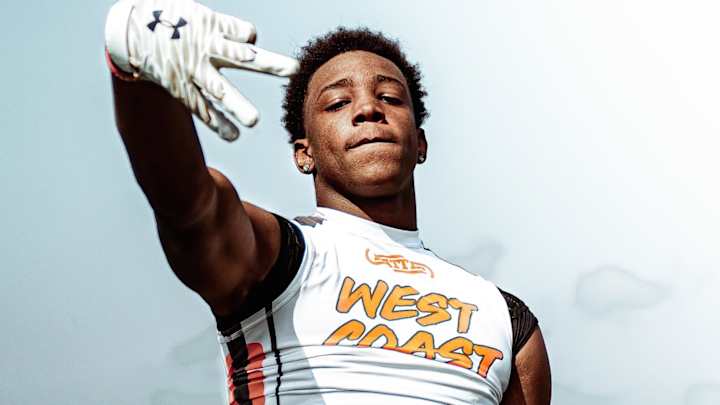 It's 'Showtime!' Huskies Offer Arizona Recruit with Can't-Miss Nickname