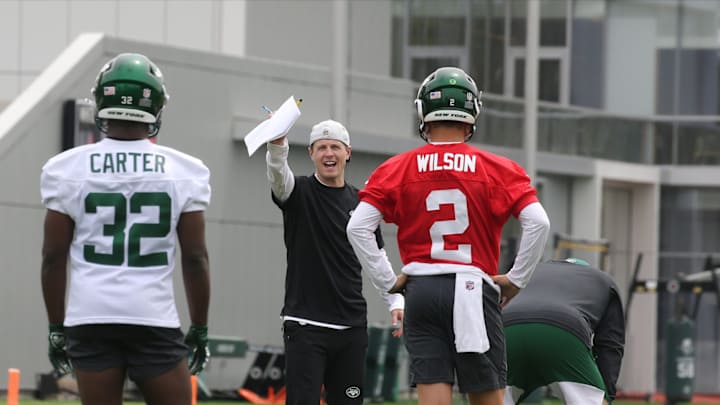 Jets Rookie Michael Carter Gives Glowing Review of Zach Wilson