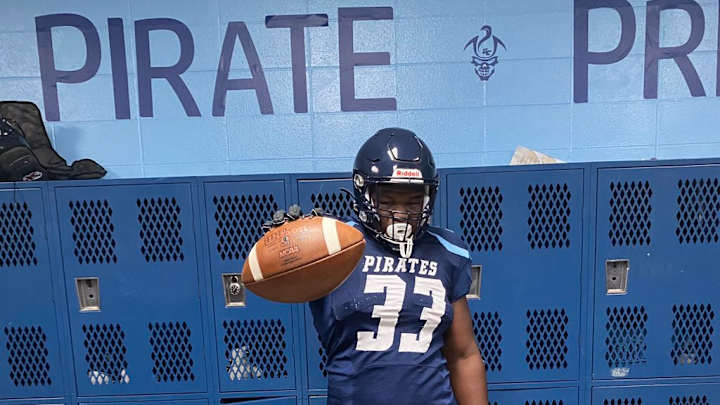 Defensive Tackle Marquis Gracial Announces College Commitment