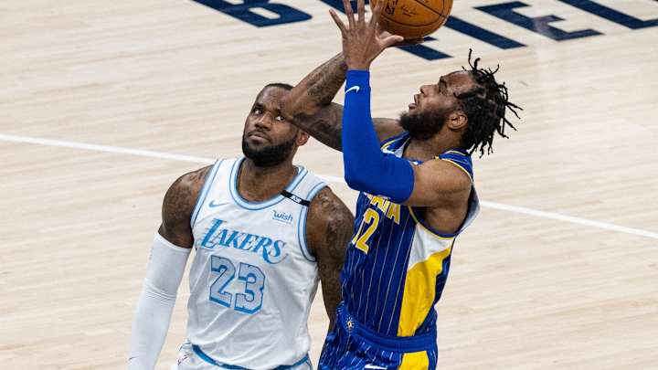 LeBron James and Los Angels Lakers Lead Indiana Pacers at Halftime