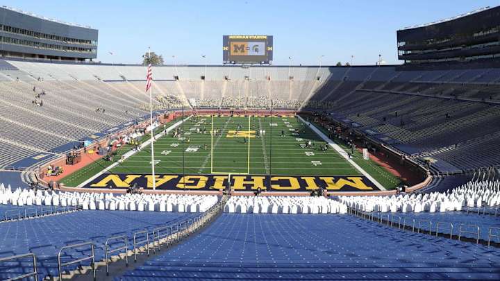 Michigan Sets Night-time Kickoff for Husky Visit