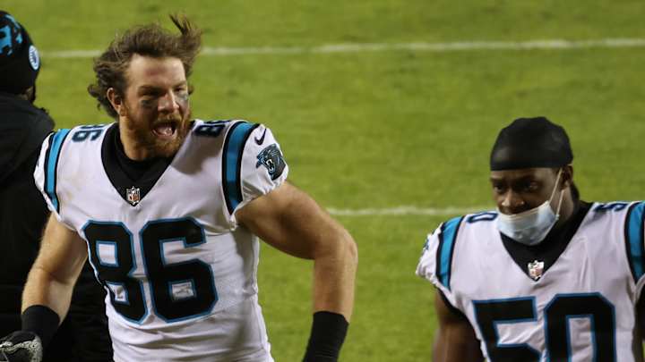 Panthers Re-Sign LB Julian Stanford