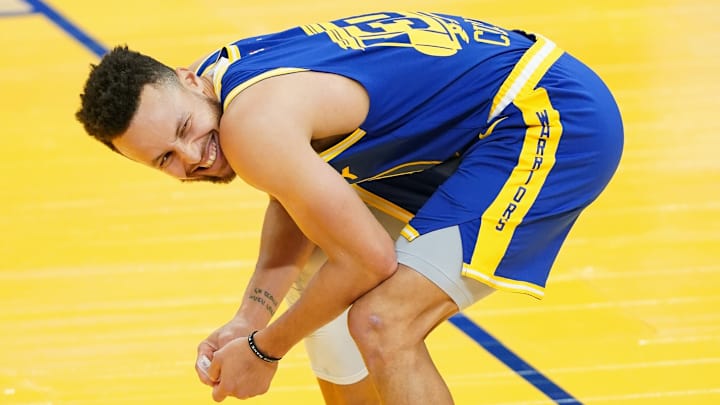 Steph Curry Hits Buzzer Beater in Warriors Lakers Game