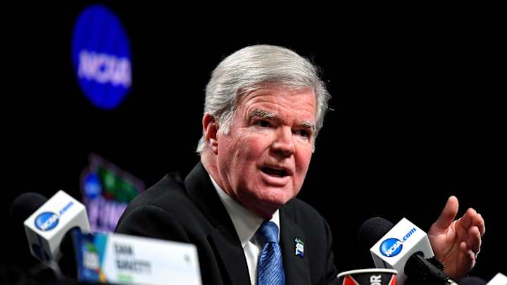 Hoops Recruits Say NIL Approval Makes College More Attractive