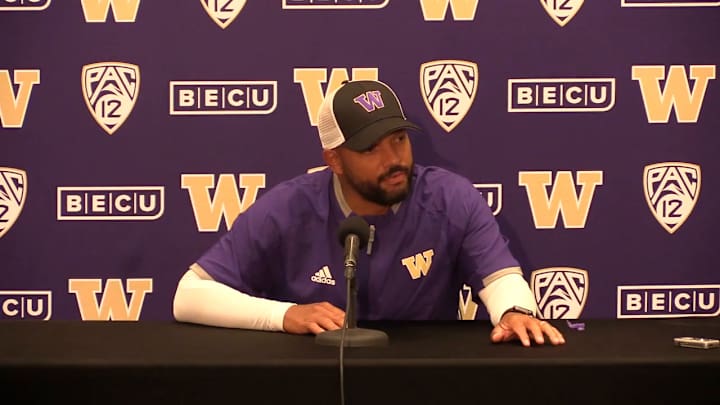Huskies Haven't Convinced Everyone They're a Top 25 Team Huskies Haven't Convinced Everyone They're a Top 25 Team