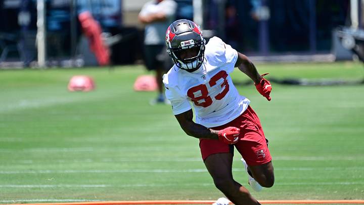 WATCH: T.J. Simmons Makes Incredible Catch at Buccaneers OTAs