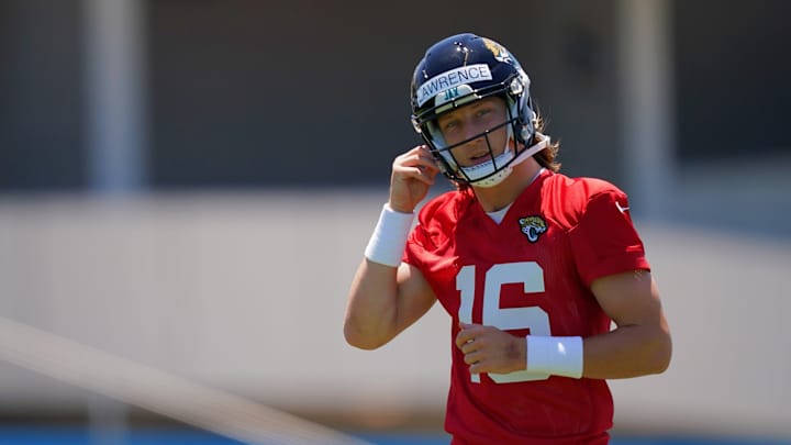 Trevor Lawrence: New Teammate Tim Tebow 'Looks Great'