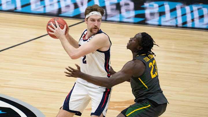 Timme Returning to Gonzaga, Favored as National Player of the Year