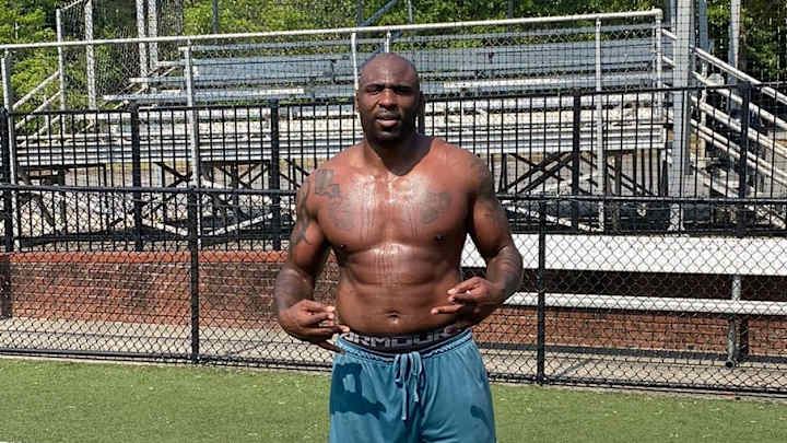 Former Giants Running Back Brandon Jacobs Hoping to Switch Positions, Return to NFL