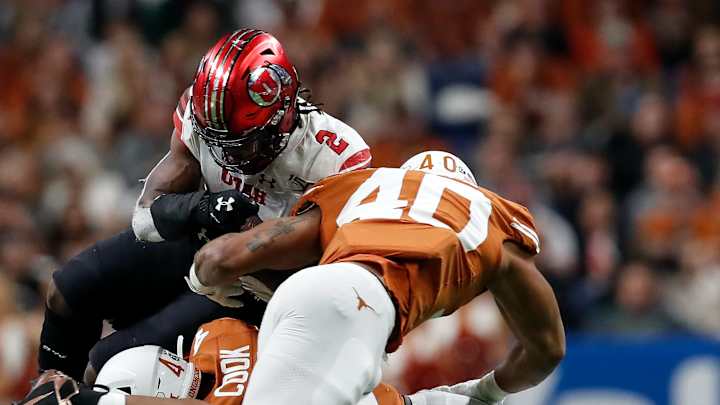 Longhorns LB Ayodele Adeoye Enters Transfer Portal For Second Time