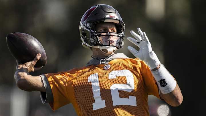 Buccaneers Training Camp: Five Offensive Storylines to Monitor