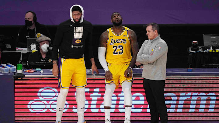 NBA Playoffs: Lakers' Anthony Davis Leaves Game 6 Against Suns