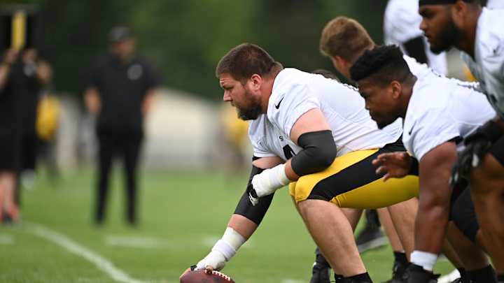 B.J. Finney Explains Down Year, Hopes of Being Steelers Starting Center