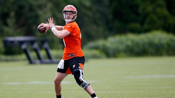 Former LSU Teammates Joe Burrow and Ja'Marr Chase Throwing Extra After Bengals Practice Former LSU Teammates Joe Burrow and Ja'Marr Chase Throwing Extra After Bengals Practice