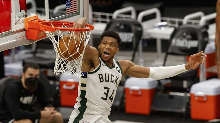 NBA Playoffs Nets-Bucks: Watch Giannis Antetokounmpo Air-Ball a Free Throw And Crowd React NBA Playoffs Nets-Bucks: Watch Giannis Antetokounmpo Air-Ball a Free Throw And Crowd React