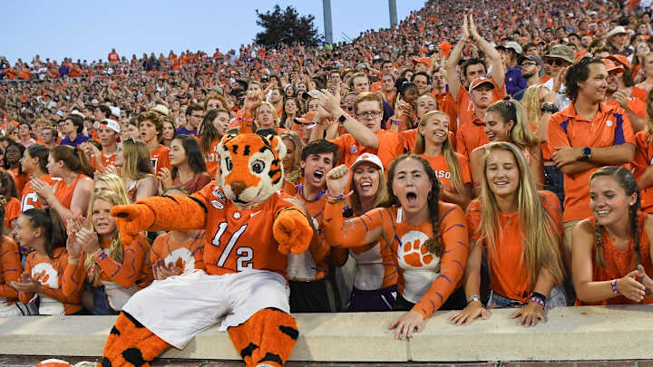 2022 Edge Rusher Jihaad Campbell Commits to Clemson