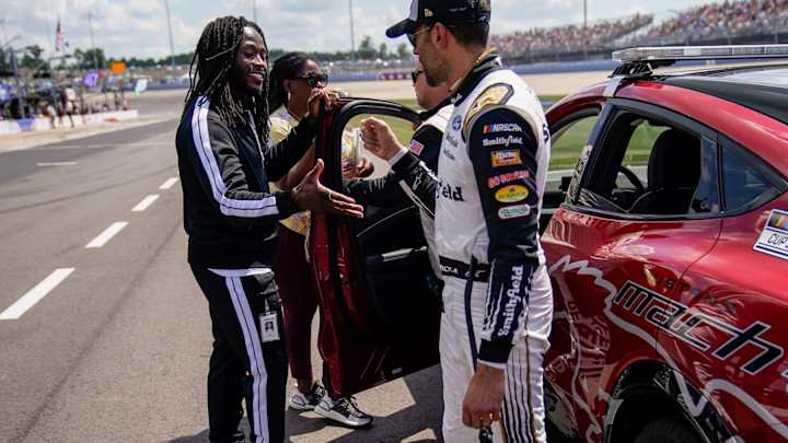 Alvin Kamara: Dual-Sport Influencer, NFL & NASCAR