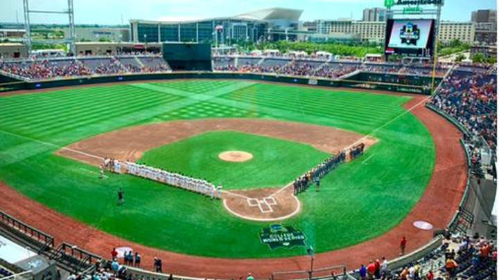 Tennessee eliminated from College World Series in messy 8-4 loss to Texas