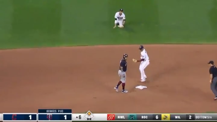 Eddie Rosario Got Embarrassingly Picked Off Second But Made Up for It With a Clutch Hit Eddie Rosario Got Embarrassingly Picked Off Second But Made Up for It With a Clutch Hit
