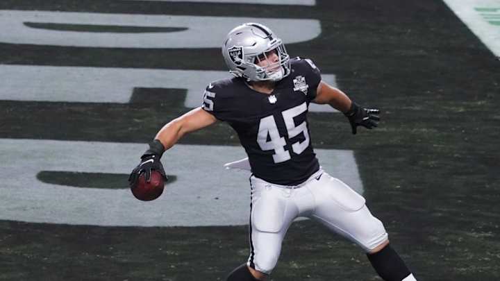 Raiders Ingold Provides Resources to Las Vegas School