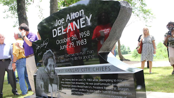 Joe Delaney Memorial Highway Signs Raised on I-435 on 38th Anniversary of His Death Joe Delaney Memorial Highway Signs Raised on I-435 on 38th Anniversary of His Death