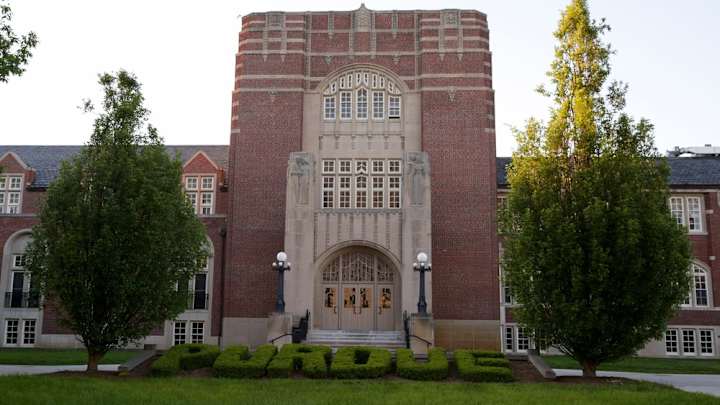 Former Purdue Football Star Rosevelt Colvin Helps Move Daughter Onto Campus