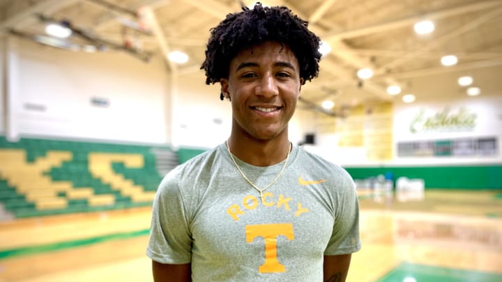 WATCH: 2022 Tennessee commit BJ Edwards addresses announcement, Rick Barnes development, VFL relationships and more