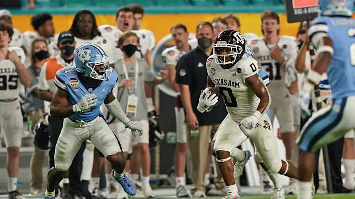 TAMU's Ainias Smith Pledges To Give Percentage Of NIL Money To Teammates TAMU's Ainias Smith Pledges To Give Percentage Of NIL Money To Teammates