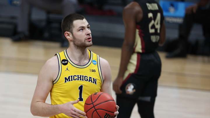Big Ten Daily: Hunter Dickinson Withdraws From NBA Draft, Will Return to Michigan