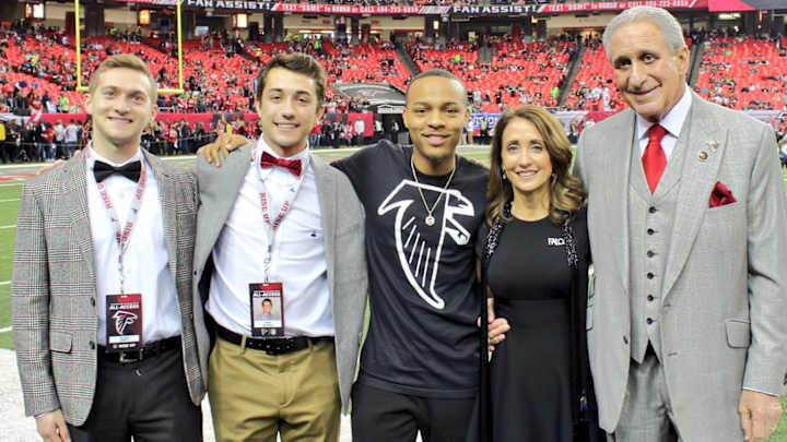 Everyone Loves Falcons' Kyle Pitts - Except This Superfan Rap Star Everyone Loves Falcons' Kyle Pitts - Except This Superfan Rap Star