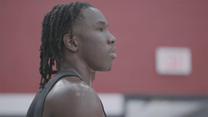 Louisville's Mike James Returning for 2022-23 Season