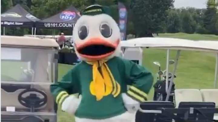 Keenan Allen Shows His Cal Loyalty in Funny Run-In With Oregon Duck