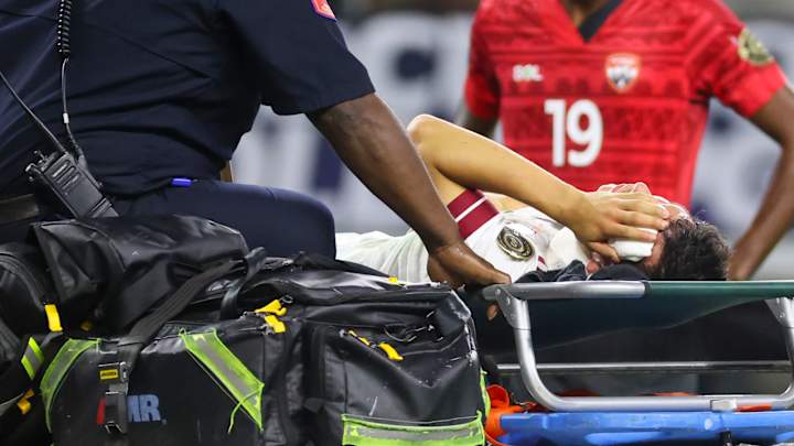 Mexico Star Hirving Lozano Ruled Out for Rest of Gold Cup Mexico Star Hirving Lozano Ruled Out for Rest of Gold Cup