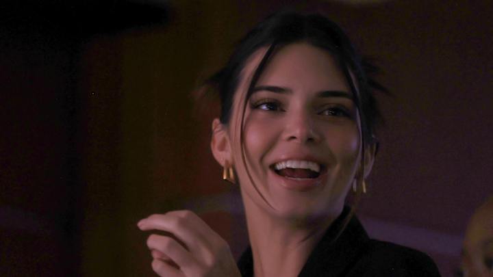 NBA Finals Bucks-Suns: Kendall Jenner Posts Two Photos In A Phoenix Suns Jacket Before Game 5