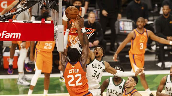 NBA Finals Suns-Bucks: Check Out A Crazy Photo Of Giannis Antetokounmpo's Block