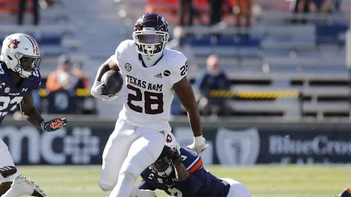 Texas A&M's Isaiah Spiller, Demani Richardson Cashing In On New 'NIL' Rule Texas A&M's Isaiah Spiller, Demani Richardson Cashing In On New 'NIL' Rule