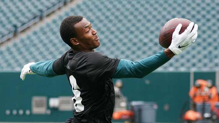 DeVonta Smith Week-to-Week with Knee Sprain