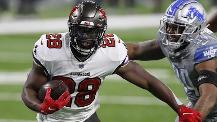 Buccaneers RB Fournette Discusses COVID-19 Vaccine at Camp