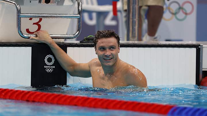 Bobby Finke Stuns Field to Take Unexpected Gold in 800-Meter Free