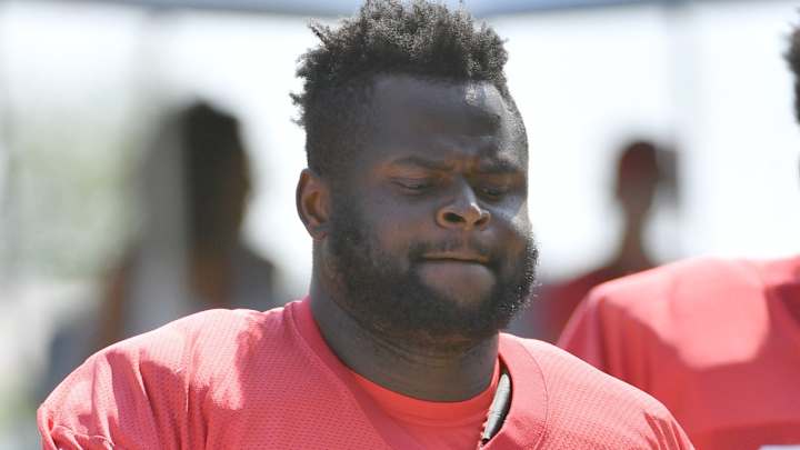 Buccaneers Sign OT Chidi Okeke