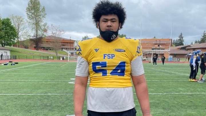 Huskies Offer Isendre Ahfua, a Mountainous Kid from the Neighborhood