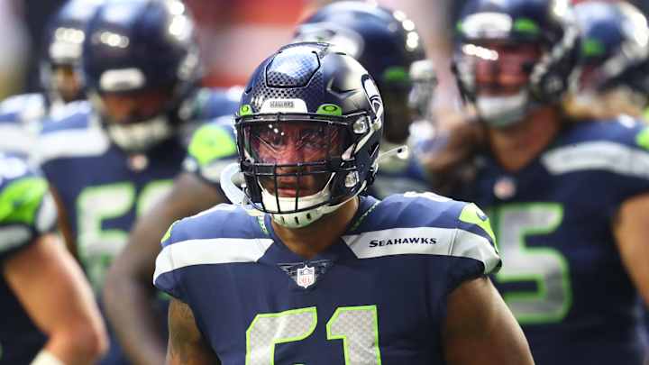 Seahawks' Center Battle Intensifies as Ethan Pocic Deals With Hamstring Injury