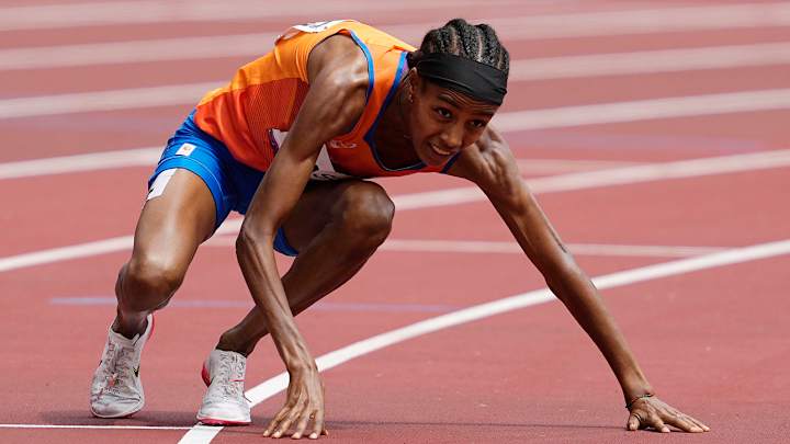 Sifan Hassan Falls During 1500 Meter and Gets Back Up to Win, Keeps Triple Gold Hopes Alive
